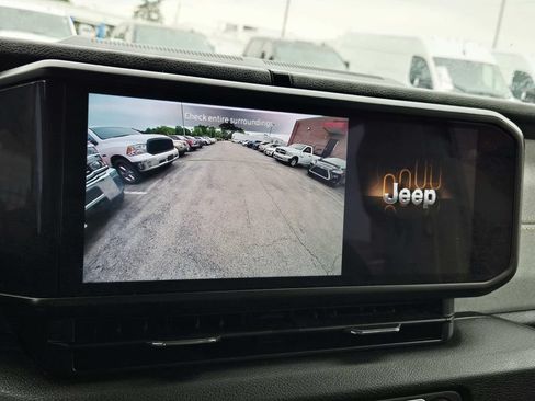 Certified 2024 Jeep Wrangler Unlimited w/ Convenience Group AWD/4WD image 29
