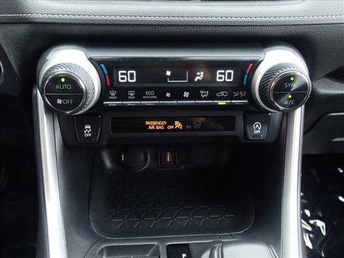 Used 2021 Toyota RAV4 XLE w/ Convenience Package FWD image 20