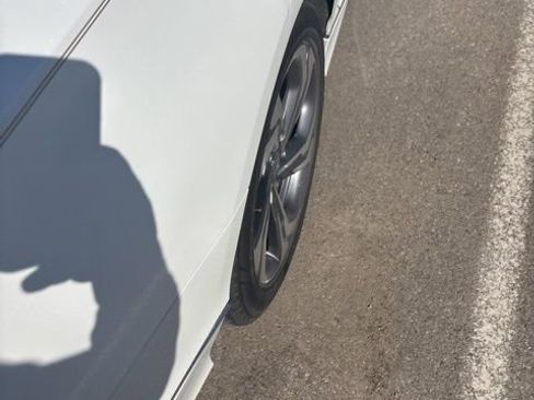 Used 2018 Honda Accord EX image 11