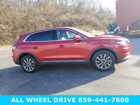 Used 2021 Lincoln Nautilus AWD image 3