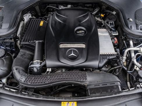 Used 2017 Mercedes-Benz E 300 4MATIC image 32