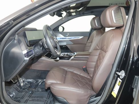 Used 2023 BMW 740i w/ Parking Assistance Package image 12