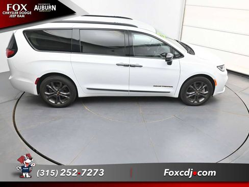 Used 2023 Chrysler Pacifica Touring-L w/ Road Tripper Package AWD/4WD image 34