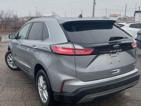 Used 2021 Ford Edge SEL w/ Convenience Package image 4
