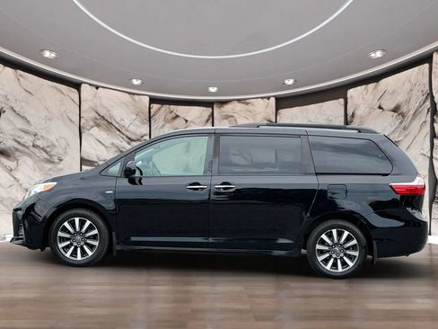 Used 2018 Toyota Sienna XLE w/ XLE Navigation Package AWD/4WD image 5