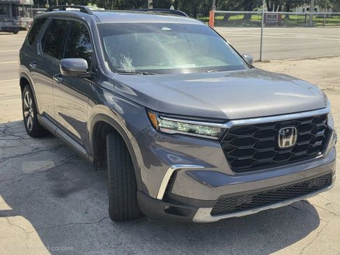 Used 2023 Honda Pilot Touring image 4