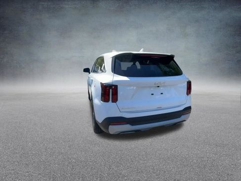 Used 2025 Kia Sorento LX image 19