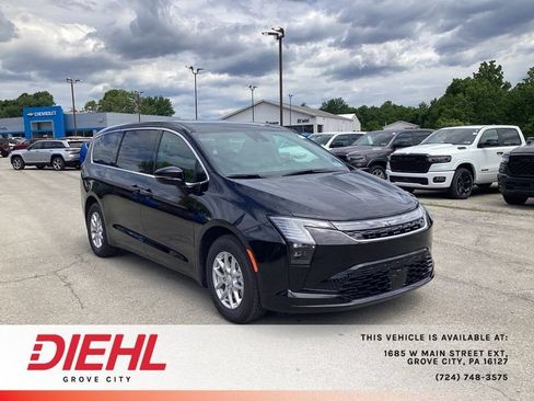 New 2027 Chrysler Pacifica Select FWD image 1