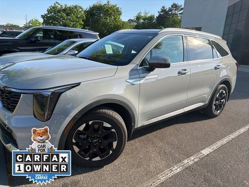 Used 2025 Kia Sorento S w/ Panoramic Sunroof Package image 5