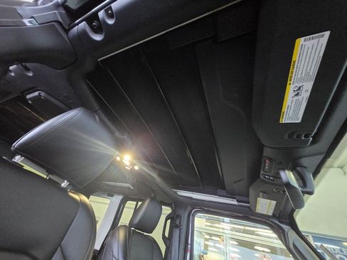 Used 2022 Jeep Wrangler Unlimited Sahara image 30