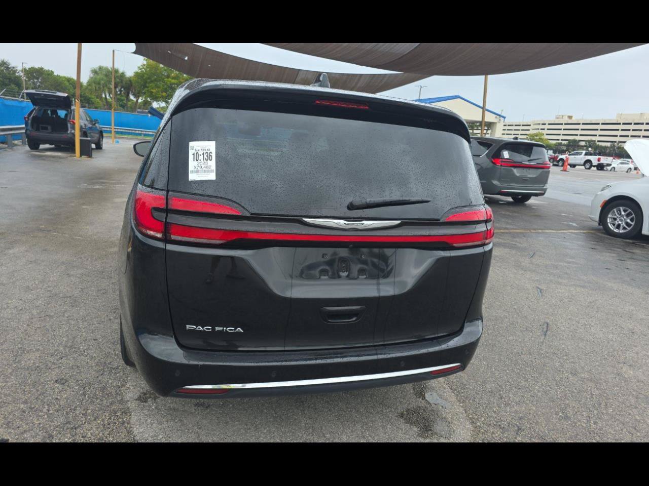 Used 2023 Chrysler Pacifica Touring-L FWD image 11