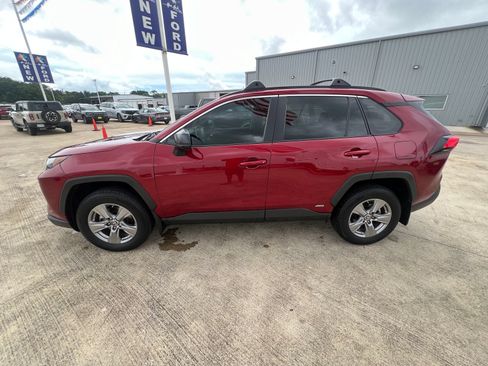 Used 2024 Toyota RAV4 LE AWD/4WD image 6