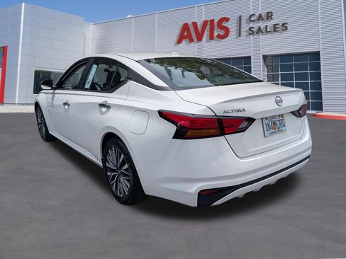 Used 2025 Nissan Altima 2.5 SV FWD image 10