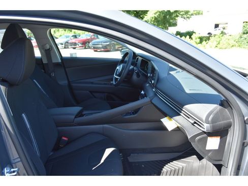New 2025 Hyundai Elantra Blue image 15