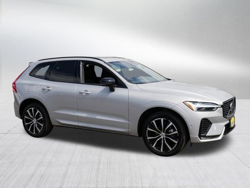 Used 2025 Volvo XC60 B5 Plus AWD/4WD image 7