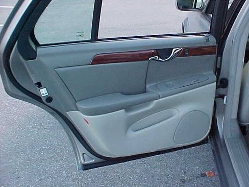 Used 2004 Cadillac De Ville FWD image 16