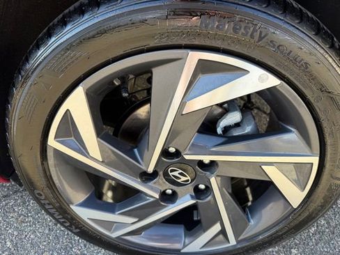 Certified 2025 Hyundai Elantra Sport image 8