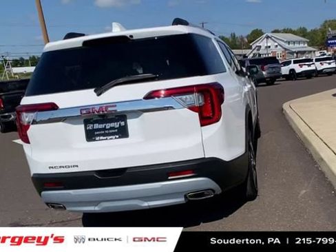 Used 2023 GMC Acadia SLT w/ Preferred Package FWD image 2