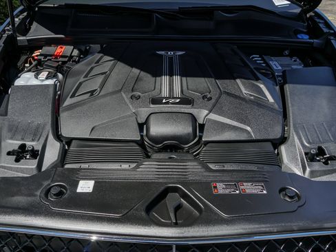 Certified 2024 Bentley Bentayga AWD/4WD image 30