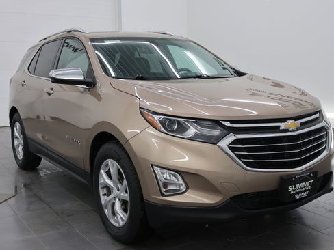 Used 2018 Chevrolet Equinox Premier image 2
