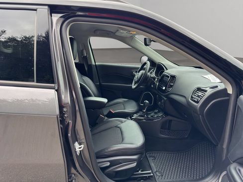Used 2019 Jeep Compass Latitude AWD/4WD image 17