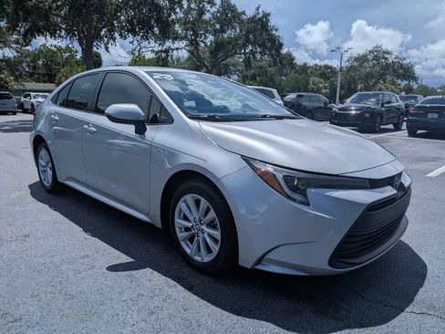 Used 2023 Toyota Corolla LE w/ LE Convenience Package FWD image 2
