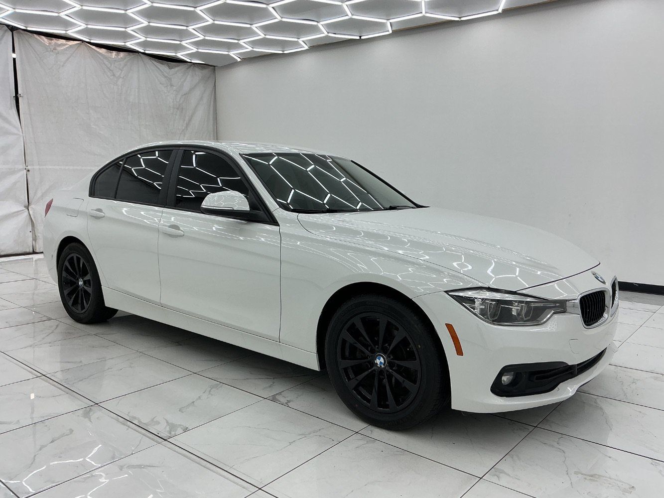 Used 2018 BMW 320i Sedan RWD image 7