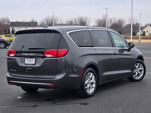 Used 2018 Chrysler Pacifica Touring Plus w/ Tire & Wheel Group image 10