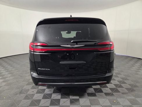 New 2026 Chrysler Pacifica Select FWD image 6