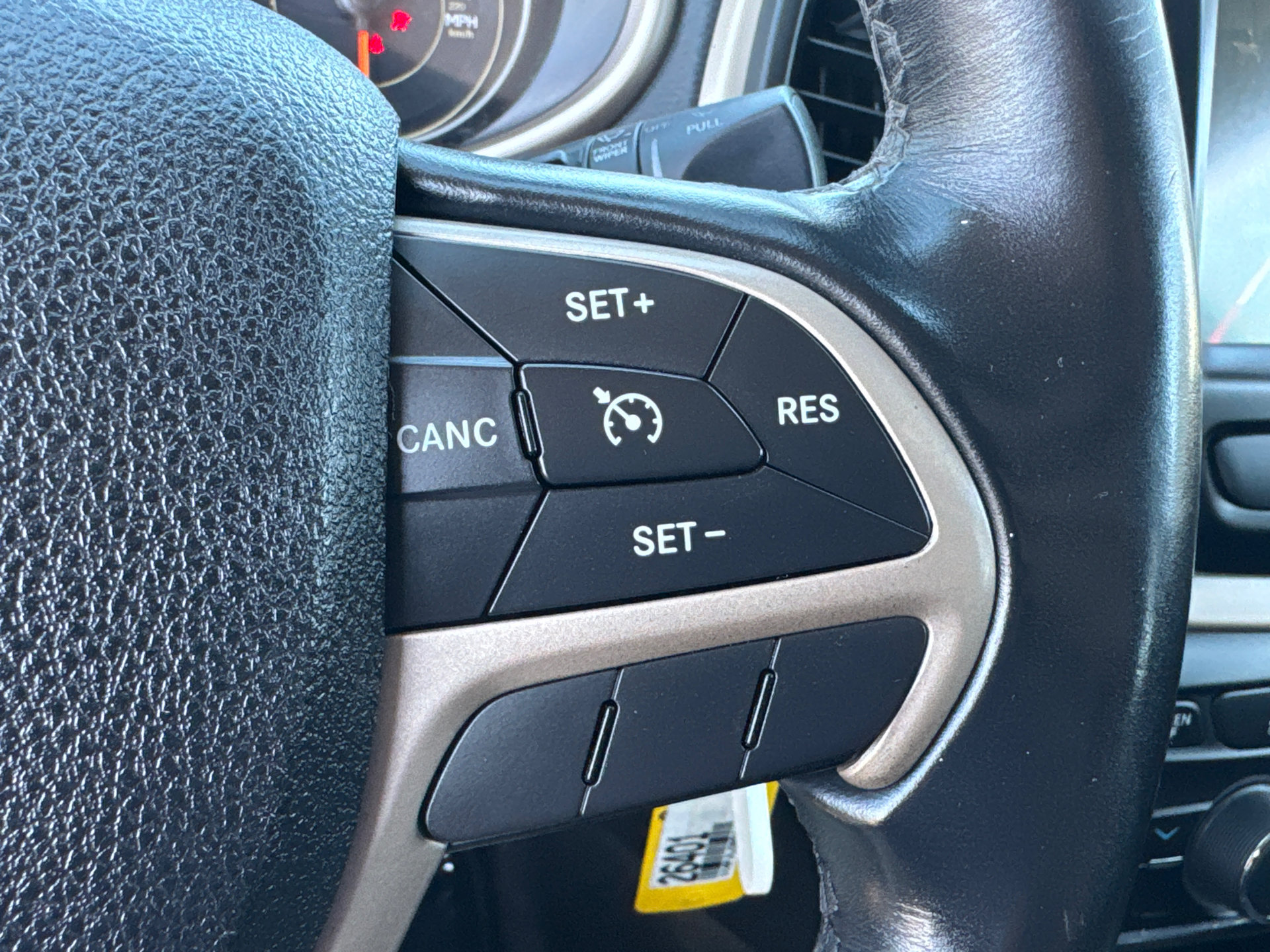 Used 2017 Jeep Cherokee Latitude FWD image 23