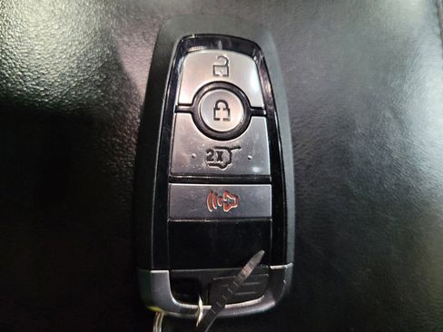 Used 2022 Ford Explorer XLT RWD image 32