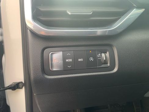 Used 2025 GMC Acadia Elevation image 20