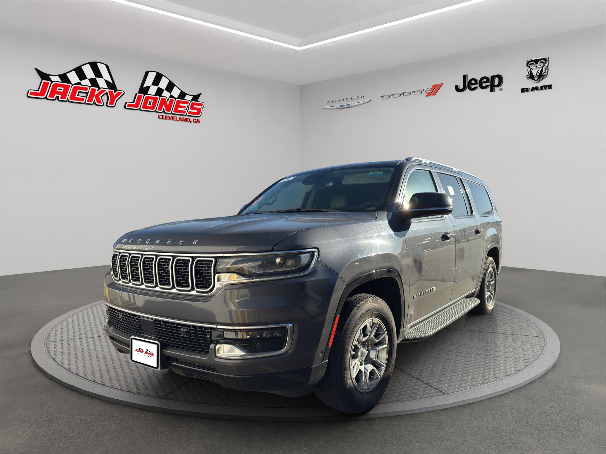 Used 2023 Jeep Wagoneer L 2WD image 1