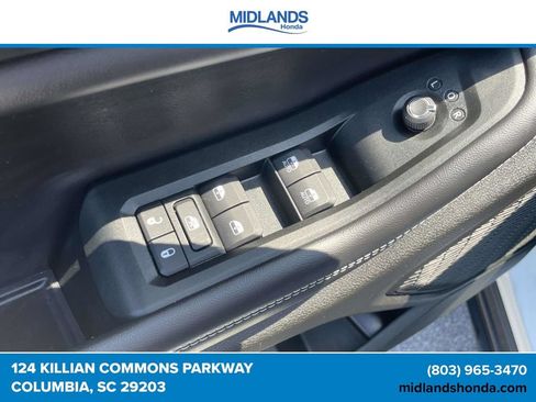 Used 2024 Jeep Grand Cherokee Laredo RWD image 16