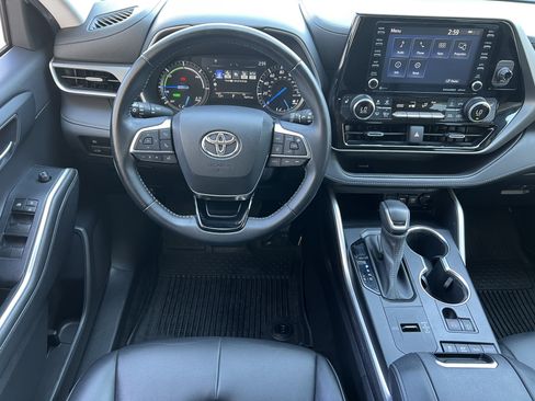 Used 2021 Toyota Highlander XLE AWD/4WD image 34