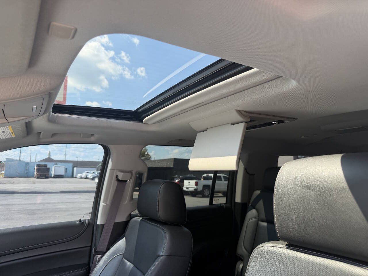 Used 2017 GMC Yukon XL SLT w/ Open Road Package RWD image 15