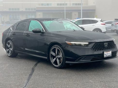 Used 2024 Honda Accord Sport image 2