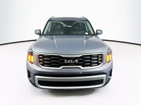 Used 2025 Kia Telluride S FWD image 2