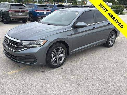 Used 2023 Volkswagen Jetta SE FWD image 3