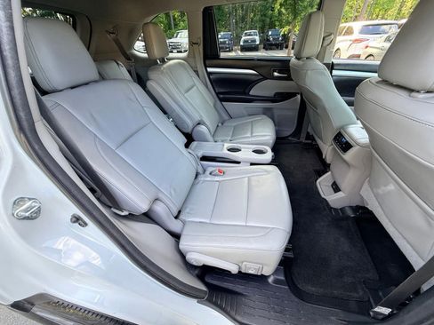 Used 2018 Toyota Highlander XLE FWD image 31