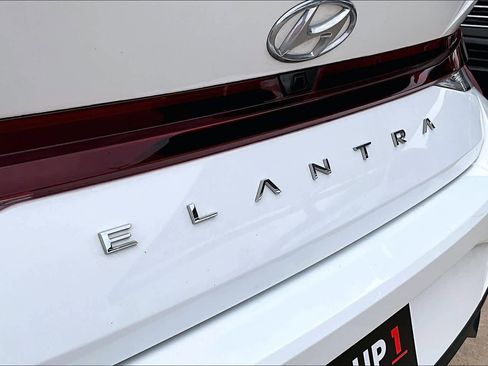 Used 2023 Hyundai Elantra SEL image 9