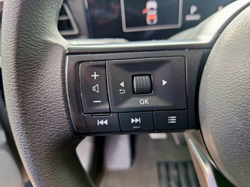 Used 2025 Nissan Kicks SV FWD image 11
