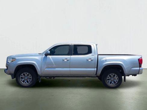 Used 2019 Toyota Tacoma SR5 AWD/4WD image 3