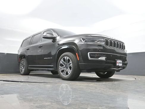 Used 2024 Jeep Wagoneer Series II AWD/4WD image 46