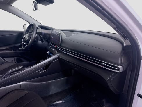Used 2024 Hyundai Elantra SEL FWD image 30