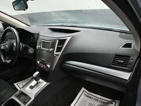 Used 2014 Subaru Outback 2.5i Premium AWD/4WD image 8