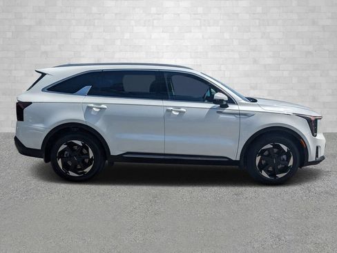 Used 2025 Kia Sorento EX AWD/4WD image 2