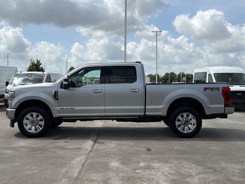 Certified 2021 Ford F250 Platinum w/ FX4 Off-Road Package AWD/4WD image 2