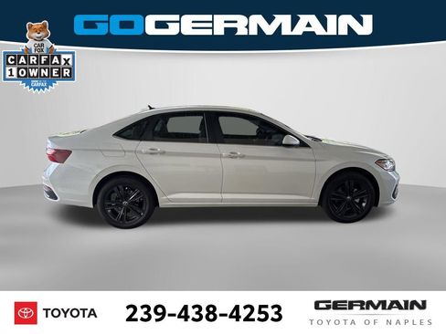 Used 2024 Volkswagen Jetta SE image 10