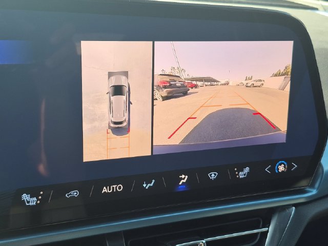 Used 2024 Chevrolet Equinox EV LT FWD image 21